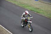 Photo MaitreFou - Auteur : Michaël - Mots clés :  moto supermotard terre asphalte piste jamaique saut championnat saint denis 