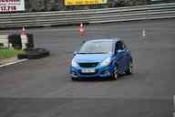 Photo MaitreFou - Auteur : Benjamin - Mots cl&eacute;s :  auto moto roulage tmvr cfg circuit defoulage pilotage gros cube mini soleil 