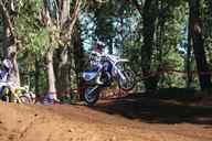 Photo MaitreFou - Auteur : Benjamin - Mots clés :  moto motocross terre saut mini verts championnat terrain petit tampon 