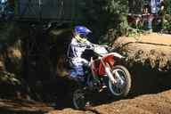 Photo MaitreFou - Auteur : Benjamin - Mots clés :  moto motocross terre saut mini verts championnat terrain petit tampon 