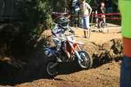 Photo MaitreFou - Auteur : Benjamin - Mots clés :  moto motocross terre saut mini verts championnat terrain petit tampon 