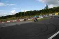 Photo MaitreFou - Auteur : Benjamin, Mathieu et Océanne - Mots clés :  auto moto roulage tmvr cfg circuit defoulage pilotage gros cube soleil 