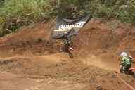 Photo MaitreFou - Auteur : Benjamin - Mots clés :  moto motocross terre saut terrain petit tampon educatifs enfants 