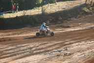 Photo MaitreFou - Auteur : Murielle - Mots clés :  moto motocross terre saut terrain petit tampon educatifs enfants championnat soleil poussiere 