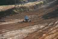 Photo MaitreFou - Auteur : Murielle - Mots clés :  moto motocross terre saut terrain petit tampon educatifs enfants championnat soleil poussiere 