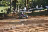 Photo MaitreFou - Auteur : Murielle - Mots clés :  moto motocross terre saut terrain petit tampon educatifs enfants championnat soleil poussiere 