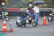 Photo MaitreFou - Auteur : Equipe MaitreFou - Mots clés :  moto run pousse performances circuit felix guichard pluie dragster cyclo ufolep tmvr 