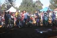 Photo MaitreFou - Auteur : Equipe MaitreFou - Mots clés :  moto motocross ufolep terre saut terrain petit tampon educatifs enfants soleil 