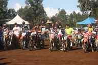 Photo MaitreFou - Auteur : Equipe MaitreFou - Mots clés :  moto motocross ufolep terre saut terrain petit tampon educatifs enfants soleil 