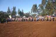 Photo MaitreFou - Auteur : Equipe MaitreFou - Mots clés :  moto motocross ufolep terre saut terrain petit tampon educatifs enfants soleil 