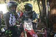Photo MaitreFou - Auteur : Equipe MaitreFou - Mots clés :  moto motocross ufolep terre saut terrain petit tampon educatifs enfants soleil 