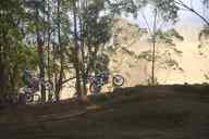 Photo MaitreFou - Auteur : Equipe MaitreFou - Mots clés :  moto motocross ufolep terre saut terrain petit tampon educatifs enfants soleil 