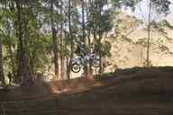 Photo MaitreFou - Auteur : Equipe MaitreFou - Mots clés :  moto motocross ufolep terre saut terrain petit tampon educatifs enfants soleil 