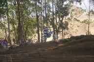Photo MaitreFou - Auteur : Equipe MaitreFou - Mots clés :  moto motocross ufolep terre saut terrain petit tampon educatifs enfants soleil 