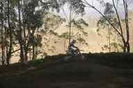 Photo MaitreFou - Auteur : Equipe MaitreFou - Mots clés :  moto motocross ufolep terre saut terrain petit tampon educatifs enfants soleil 