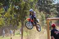 Photo MaitreFou - Auteur : Equipe MaitreFou - Mots clés :  moto motocross ufolep terre saut terrain petit tampon educatifs U3 U2 U1 veteran minimes cadets 85cc 65cc soleil 