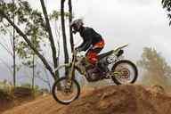Photo MaitreFou - Auteur : Equipe MaitreFou - Mots clés :  moto motocross ufolep terre saut terrain petit tampon educatifs U3 U2 U1 veteran minimes cadets 85cc 65cc soleil 