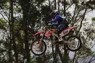 Photo MaitreFou - Auteur : Equipe MaitreFou - Mots clés :  moto motocross ufolep terre saut terrain petit tampon educatifs U3 U2 U1 veteran minimes cadets 85cc 65cc soleil 