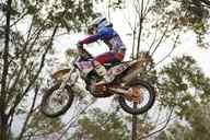 Photo MaitreFou - Auteur : Equipe MaitreFou - Mots clés :  moto motocross ufolep terre saut terrain petit tampon educatifs U3 U2 U1 veteran minimes cadets 85cc 65cc soleil 