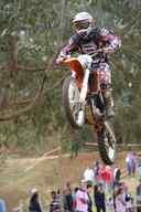 Photo MaitreFou - Auteur : Equipe MaitreFou - Mots clés :  moto motocross ufolep terre saut terrain petit tampon educatifs U3 U2 U1 veteran minimes cadets 85cc 65cc soleil 