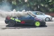 Photo MaitreFou - Auteur : Benjamin - Mots clés :  auto cfg circuit run tc pneu burn and drag pousse 