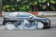 Photo MaitreFou - Auteur : Benjamin - Mots clés :  auto cfg circuit run tc pneu burn and drag pousse 