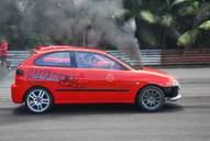Photo MaitreFou - Auteur : Benjamin - Mots clés :  auto cfg circuit run tc pneu burn and drag pousse 