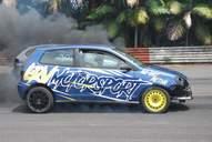 Photo MaitreFou - Auteur : Benjamin - Mots clés :  auto cfg circuit run tc pneu burn and drag pousse 