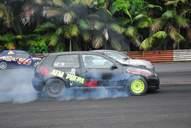 Photo MaitreFou - Auteur : Benjamin - Mots clés :  auto cfg circuit run tc pneu burn and drag pousse 