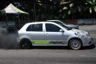 Photo MaitreFou - Auteur : Benjamin - Mots cl&eacute;s :  auto cfg circuit run tc pneu burn and drag pousse 
