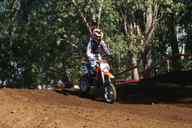 Photo MaitreFou - Auteur : Benjamin - Mots clés :  moto motocross terre saut mini verts championnat terrain petit tampon 