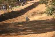 Photo MaitreFou - Auteur : Equipe MaitreFou - Mots clés :  moto motocross ufolep terre saut terrain petit tampon educatifs enfants soleil 