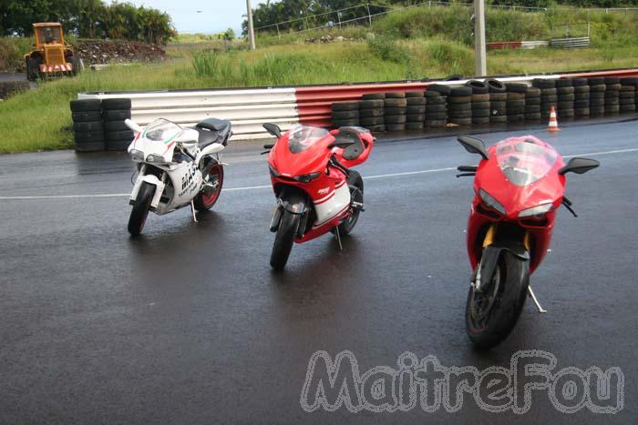 Photo MaitreFou - Auteur : Benjamin - Mots cl&eacute;s :  exposition moto sainte anne circuit felix guichard desmosedici ducati rr essais presentation reportage journaliste 