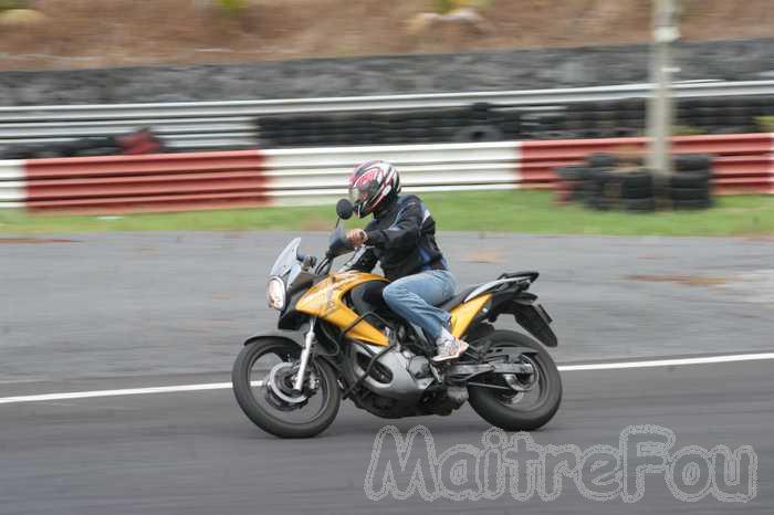 Photo MaitreFou - Auteur : Benjamin - Mots cl&eacute;s :  auto moto roulage tmvr cfg circuit defoulage pilotage gros cube mini soleil 