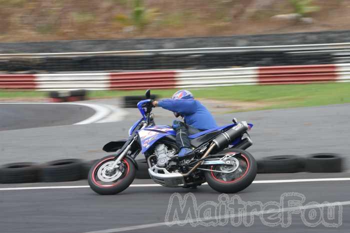 Photo MaitreFou - Auteur : Benjamin - Mots cl&eacute;s :  auto moto roulage tmvr cfg circuit defoulage pilotage gros cube mini soleil 