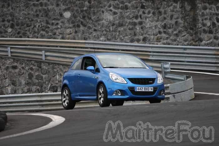 Photo MaitreFou - Auteur : Benjamin - Mots cl&eacute;s :  auto moto roulage tmvr cfg circuit defoulage pilotage gros cube mini soleil 
