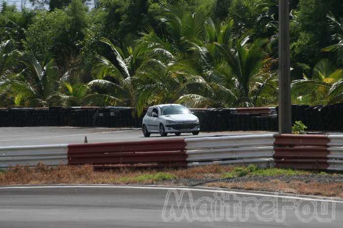 Photo MaitreFou - Auteur : Benjamin - Mots cl&eacute;s :  auto moto roulage tmvr cfg circuit defoulage pilotage gros cube mini soleil 