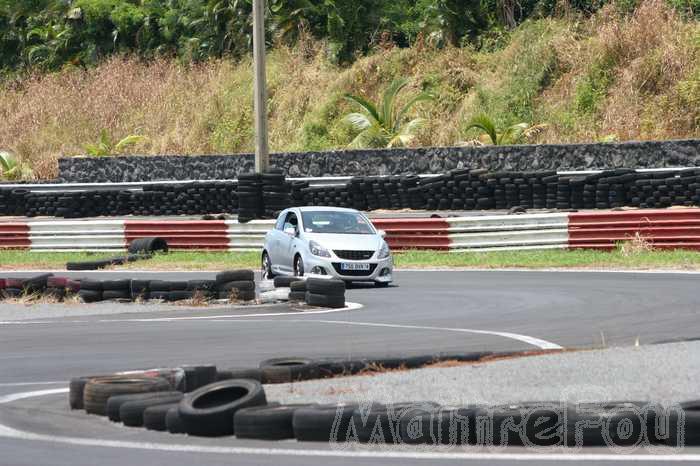 Photo MaitreFou - Auteur : Benjamin - Mots cl&eacute;s :  auto moto roulage tmvr cfg circuit defoulage pilotage gros cube mini soleil 