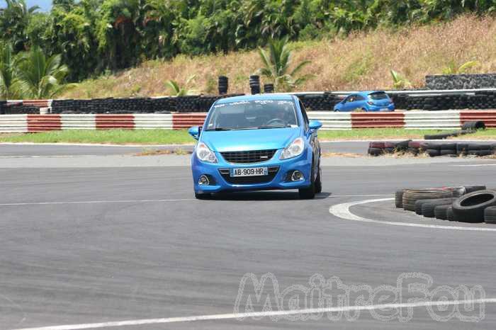 Photo MaitreFou - Auteur : Benjamin - Mots cl&eacute;s :  auto moto roulage tmvr cfg circuit defoulage pilotage gros cube mini soleil 