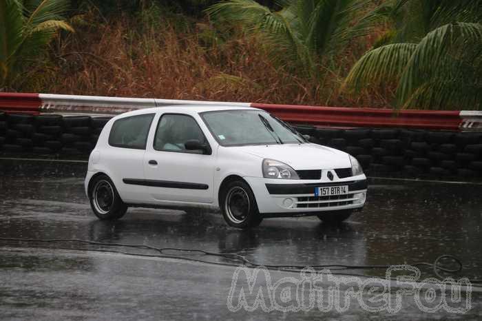 Photo MaitreFou - Auteur : Michael - Mots clés :  auto run pousse performances felix guichard pluie journee licencies ouverte 