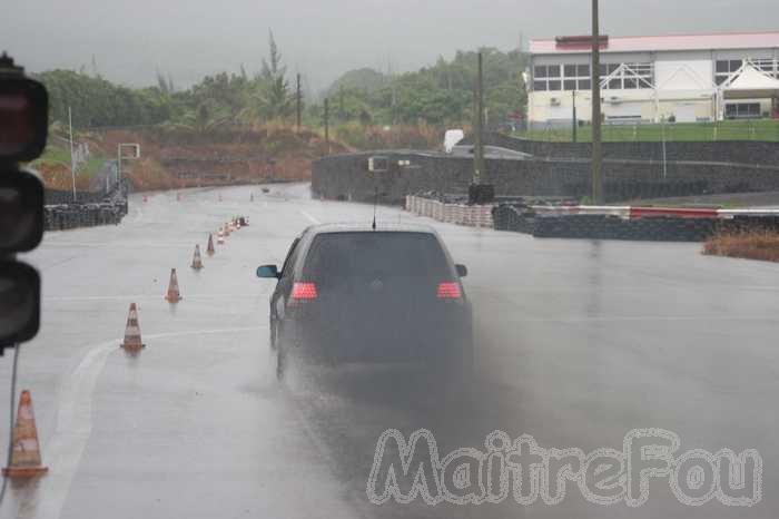 Photo MaitreFou - Auteur : Michael - Mots clés :  auto run pousse performances felix guichard pluie journee licencies ouverte 