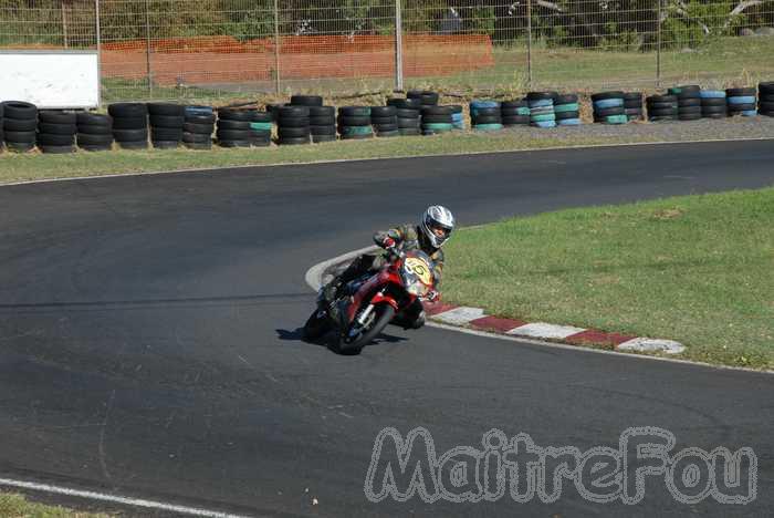 Photo MaitreFou - Auteur : Benjamin - Mots cl&eacute;s :  moto cyclo endurance 24h asphalte piste jamaique saint denis 