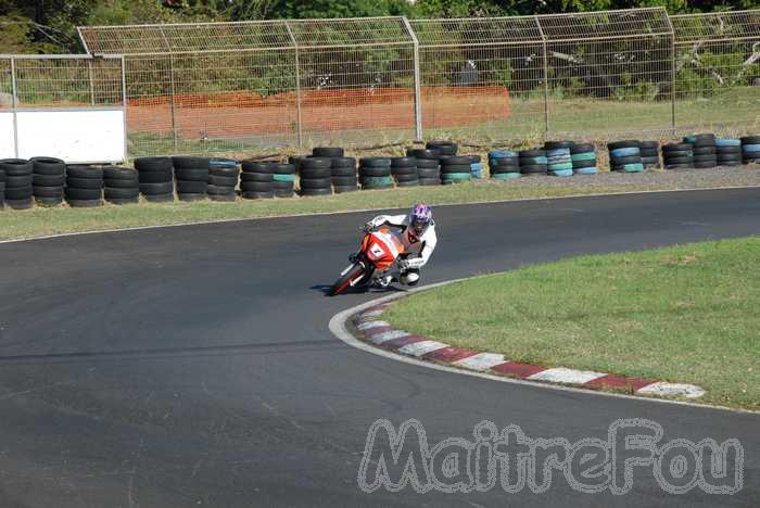 Photo MaitreFou - Auteur : Benjamin - Mots cl&eacute;s :  moto cyclo endurance 24h asphalte piste jamaique saint denis 