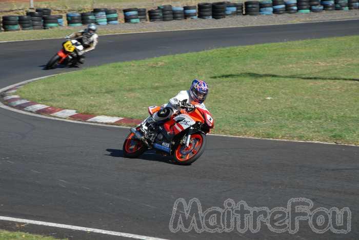 Photo MaitreFou - Auteur : Benjamin - Mots cl&eacute;s :  moto cyclo endurance 24h asphalte piste jamaique saint denis 
