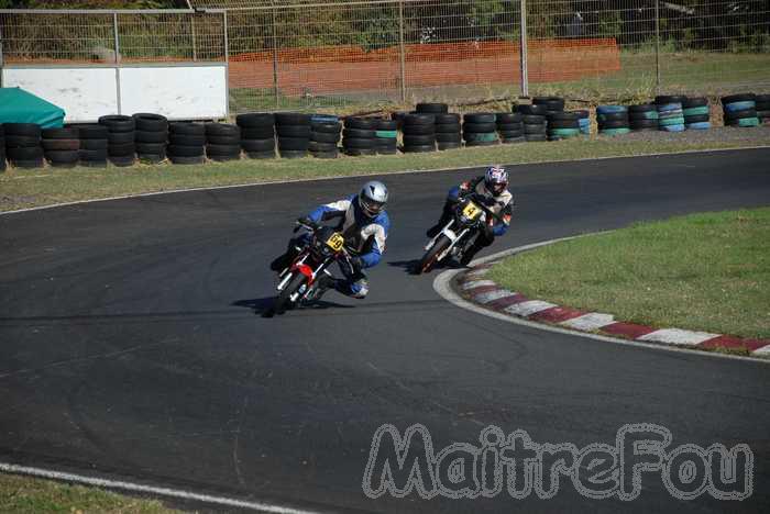 Photo MaitreFou - Auteur : Benjamin - Mots cl&eacute;s :  moto cyclo endurance 24h asphalte piste jamaique saint denis 