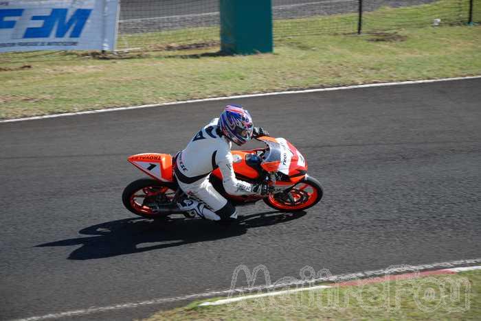Photo MaitreFou - Auteur : Benjamin - Mots cl&eacute;s :  moto cyclo endurance 24h asphalte piste jamaique saint denis 