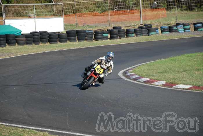 Photo MaitreFou - Auteur : Benjamin - Mots cl&eacute;s :  moto cyclo endurance 24h asphalte piste jamaique saint denis 