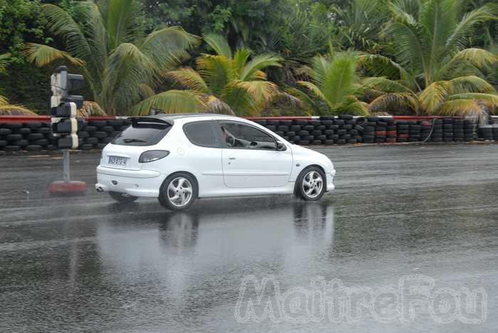 Photo MaitreFou - Auteur : Murielle et Oc&eacute;anne - Mots cl&eacute;s :  auto run olivier moutoussamy essais chronos pousse performances felix guichard pluie soleil journee licencies ouverte 