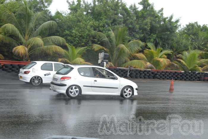 Photo MaitreFou - Auteur : Murielle et Oc&eacute;anne - Mots cl&eacute;s :  auto run olivier moutoussamy essais chronos pousse performances felix guichard pluie soleil journee licencies ouverte 