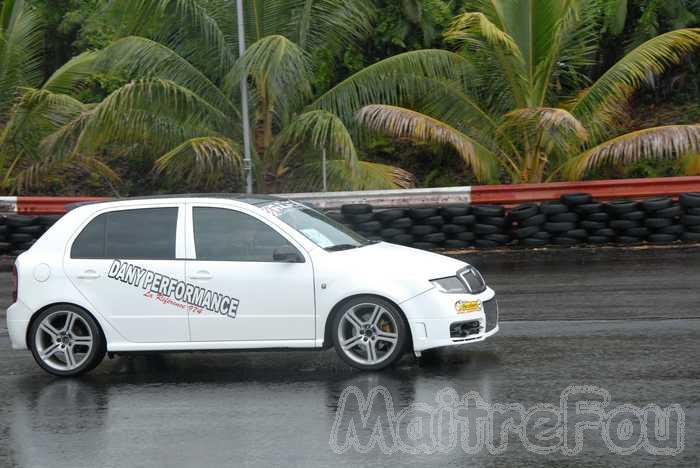 Photo MaitreFou - Auteur : Murielle et Oc&eacute;anne - Mots cl&eacute;s :  auto run olivier moutoussamy essais chronos pousse performances felix guichard pluie soleil journee licencies ouverte 